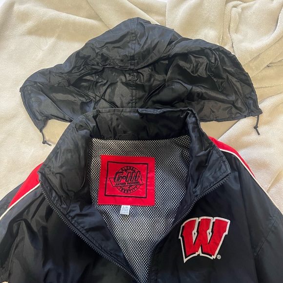 University of Wisconsin rain jacket - Picture 5 of 5